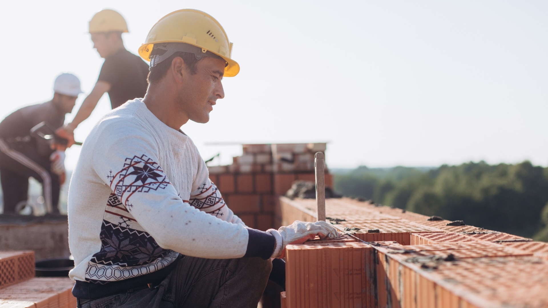 7 Concrete online marketing tips for construction companies who want to grow.